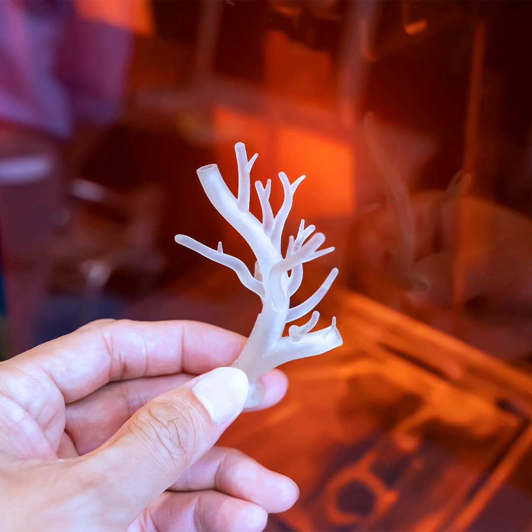 Objeto en forma de vaso sanguíneo humano médicamente preciso impreso en impresora 3D