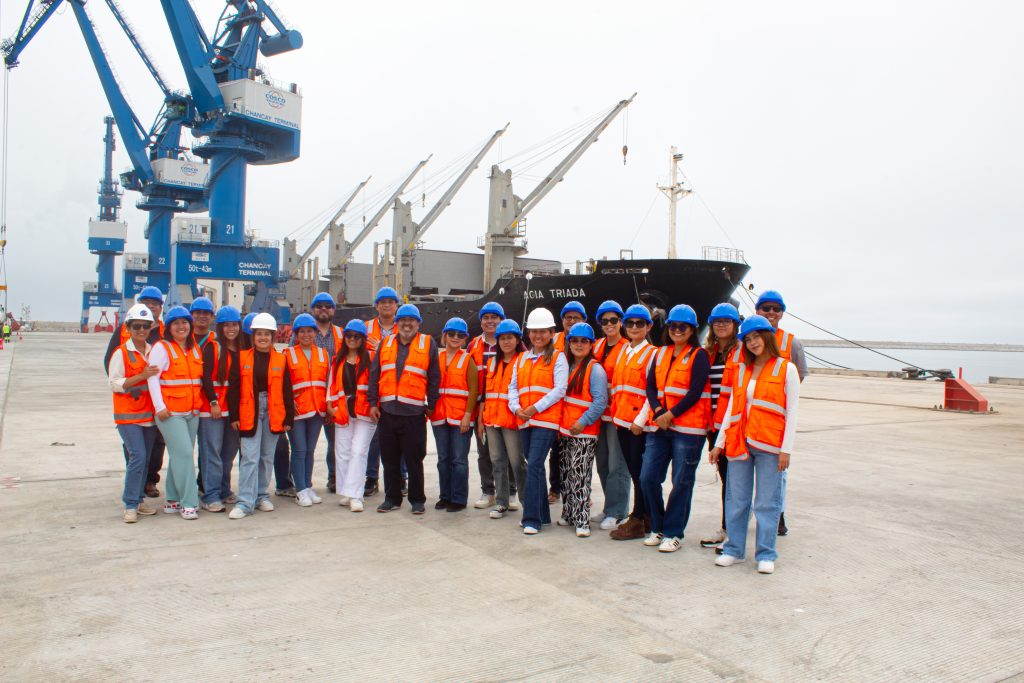 Megapuerto de Chancay: Estudiantes del Programa de Especialización en Transporte Marítimo Internacional y Logística Portuaria visitaron el puerto